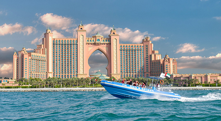 Watch the Sightseeing of Dubai Through A Boat Trip