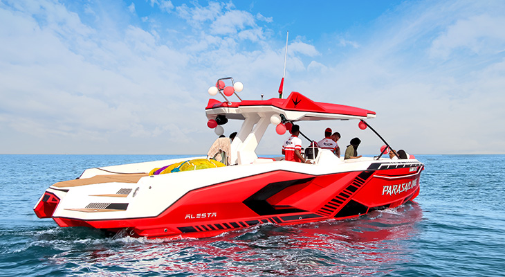 Per Groups up to 12 Person: Private Ride on a Speedboat in Dubai Marina