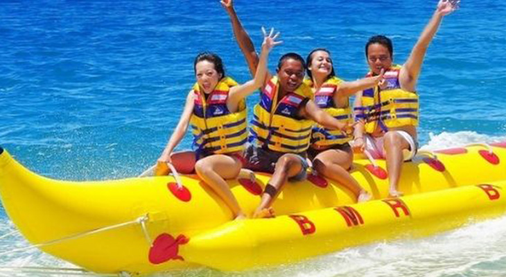 For groups: Banana Boat Ride in Dubai Marine