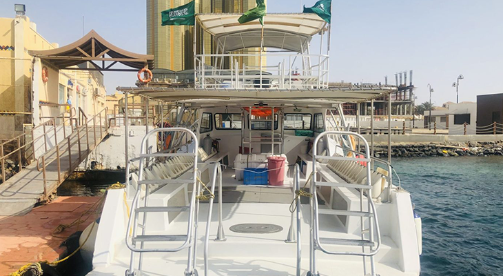 Newton Boat Capacity of 28 PAX for Rent