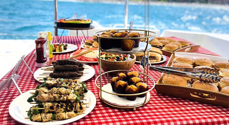 2-Hour Yacht Tour at Dubai Marina with a Live BBQ Party