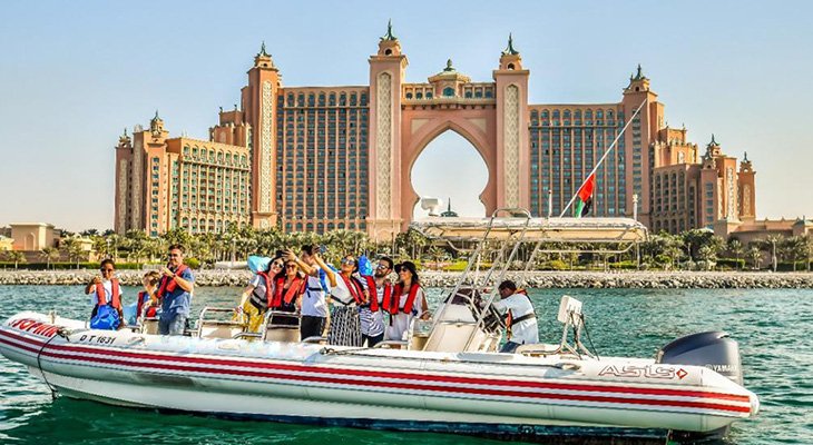 60 up to 90 Minutes Boat tour in Dubai Marina