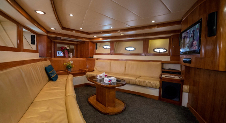 Kuwait Bay: 2-Hour Maiseen Yacht Cruise for Up to 15 Guests