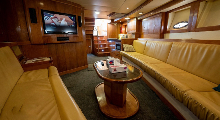 Kuwait Bay: 2-Hour Maiseen Yacht Cruise for Up to 15 Guests