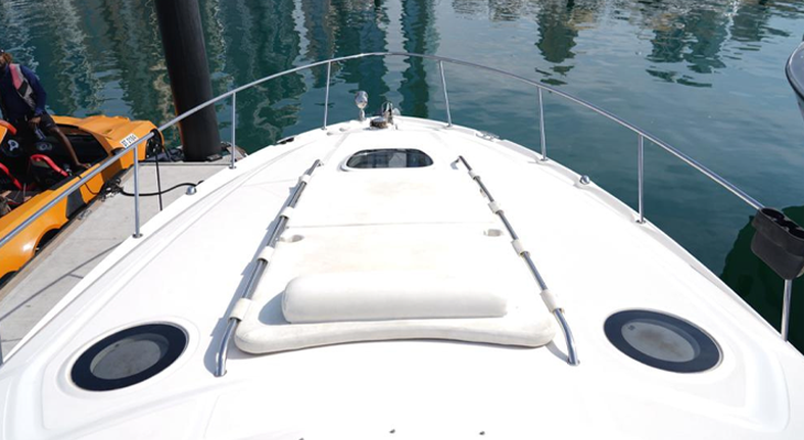 Cruise on a Vessel Mini Yacht at Dubai Marina