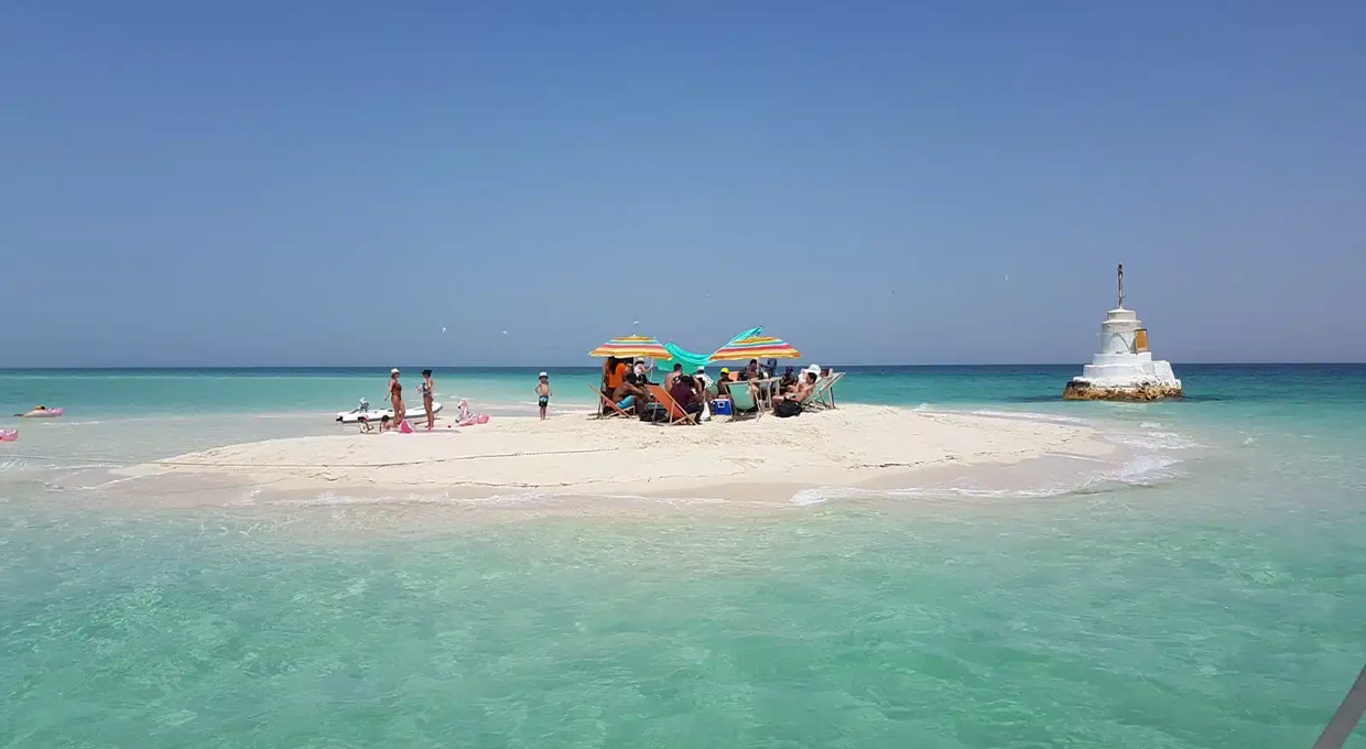 4-Hour Private Yacht Trip at Jarada Island