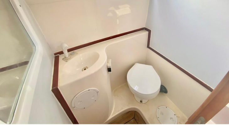 A Luxury Cruise Trip on a 31-Ft. Yacht in Dubai