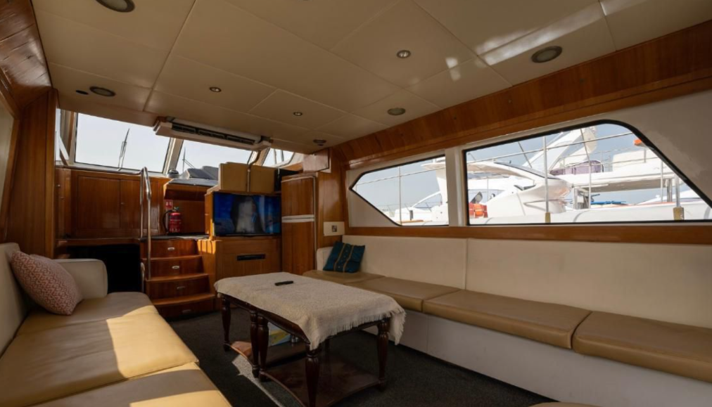 رحلة بحرية لمدة ساعتين على متن يخت جوليانا